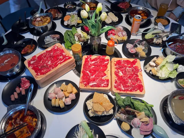 YiTiPaKe Muslim Lakeside Hotpot and BBQ Buffet伊提帕客湖边自助火锅烧烤