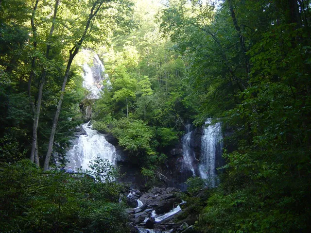 Anna Ruby Falls Visitor Center & Gift Shop