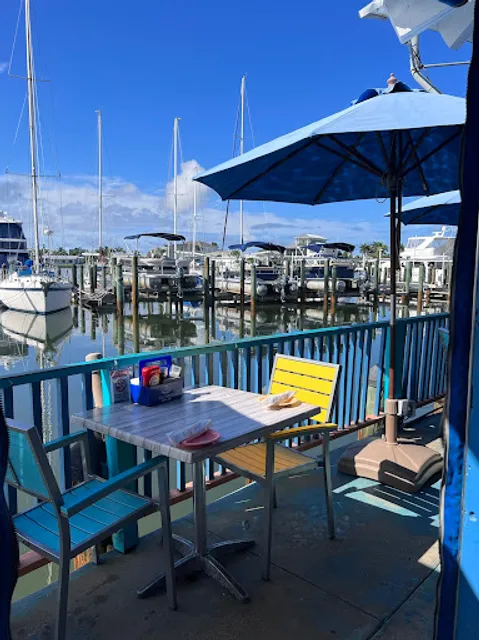 Island Gypsy Cafe & Marina Bar