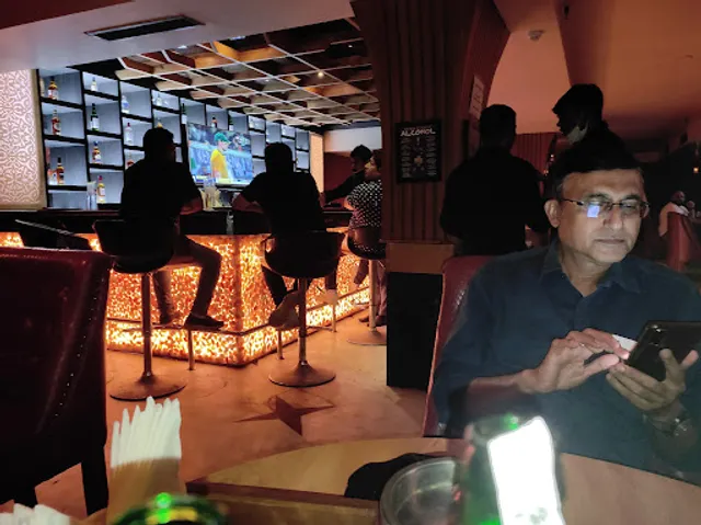 Metro Baar And Resturant