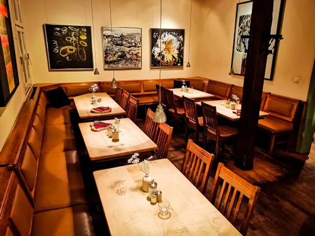 Kontraste Galerierestaurant, Biergarten & Hotel