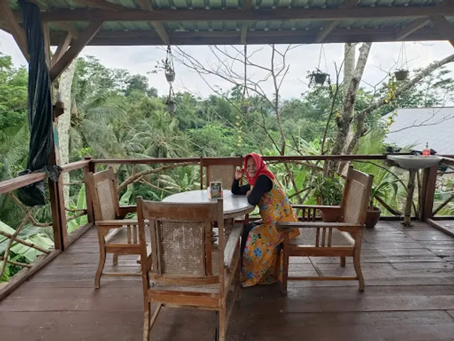 Saung Suluh Baturaden