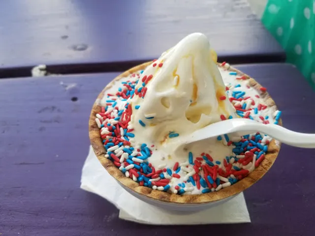 Toms House of Sundaes