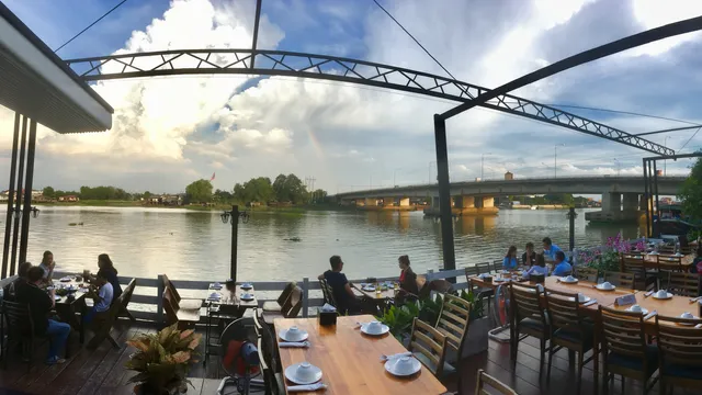 Baan Dock Chan Rim Nahm