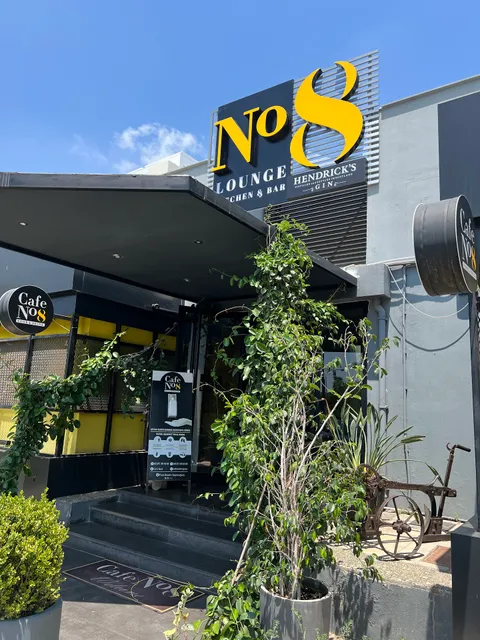 No 8 Lounge Kitchen & Bar