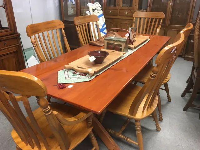 L & M Furniture Outlet & Treasures