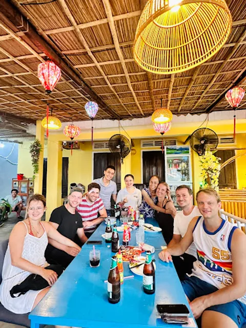 Happy House Restaurant & Bar