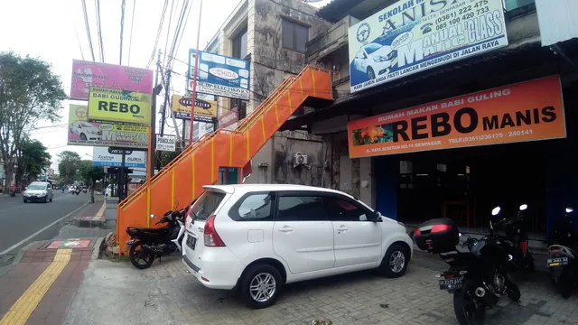 Rumah Makan Babi Guling Rebo Manis