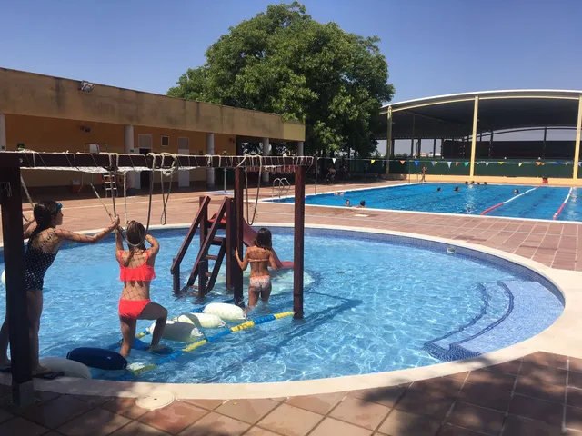 Piscina Castellar-Oliveral
