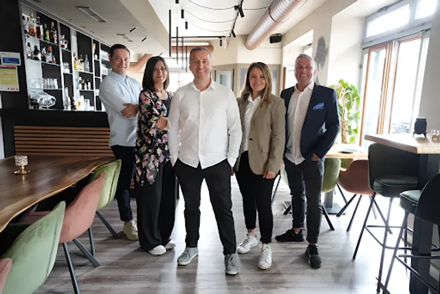 PLAZA Restaurant & Bar