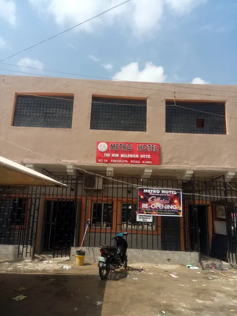 Metro Hotel, The new millenium Hotel