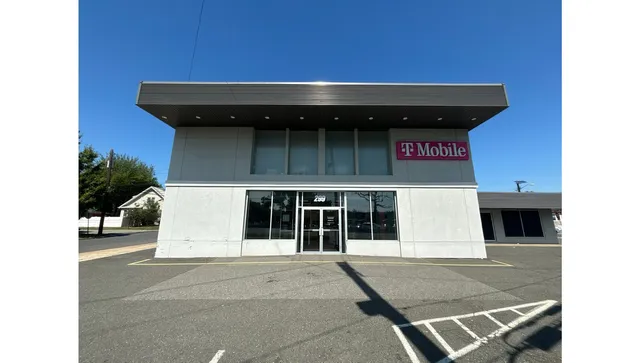 T-Mobile Authorized Retailer