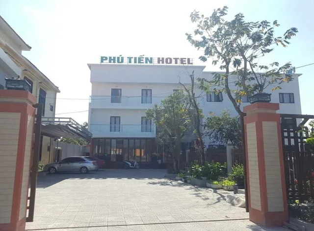 Khách sạn Phú Tiến