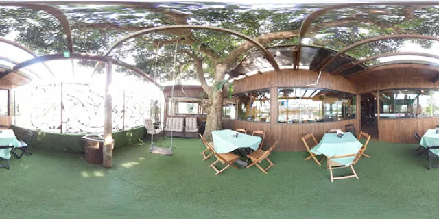 Tree House Restaurante e Pub