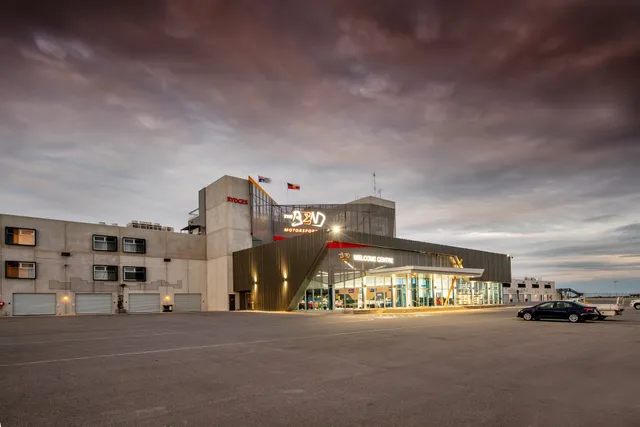 Rydges Pit Lane Hotel