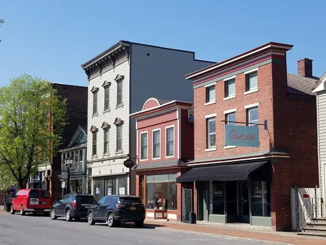 The Daisy Bar and Kitchen