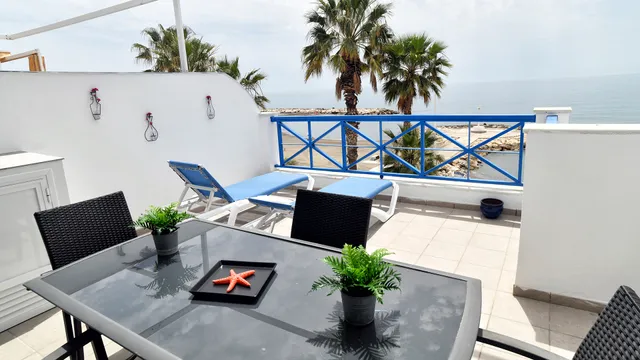 Apartamentos La Perla Azul