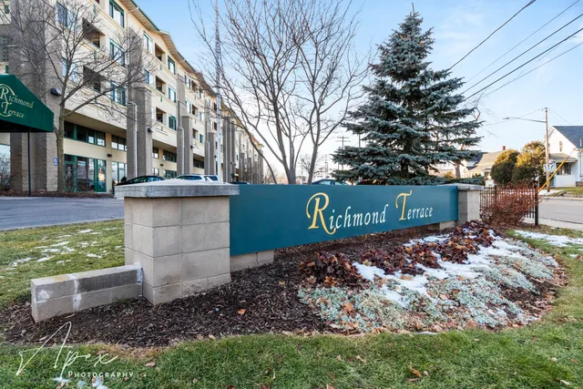 Richmond Terrace Condominiums