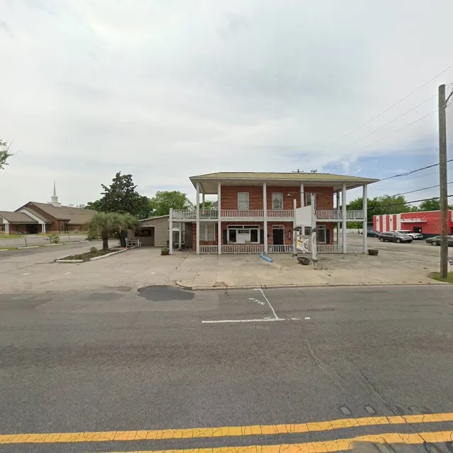 Dolly's Bar and Grill