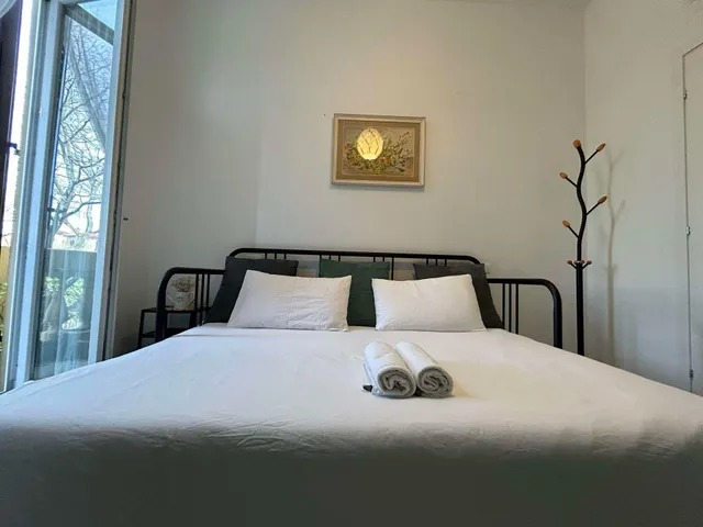 Nature's Retreat room ( host Viet Florence )