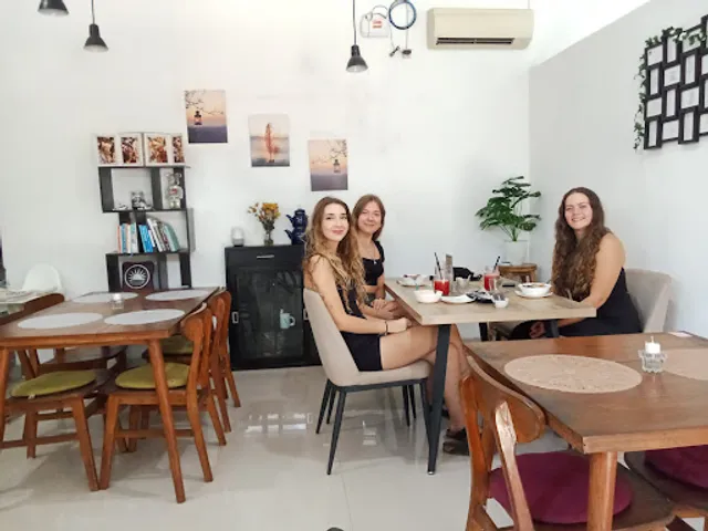 Bailey's Food & Cafe