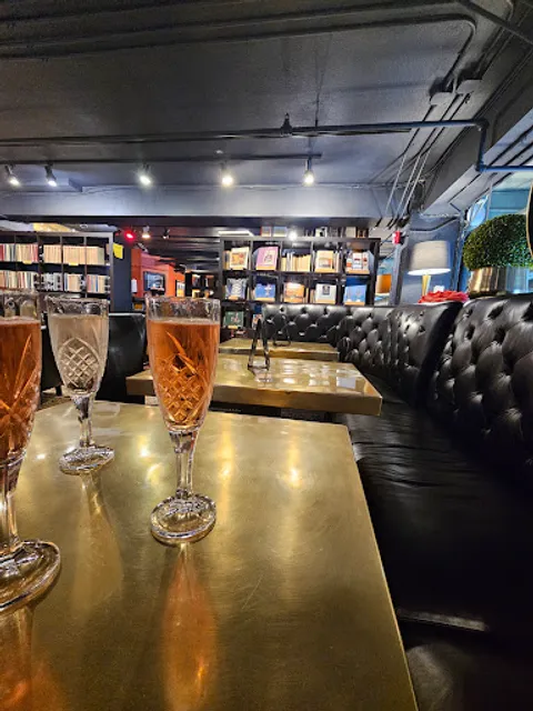 Battery Park Book Exchange & Champagne Bar