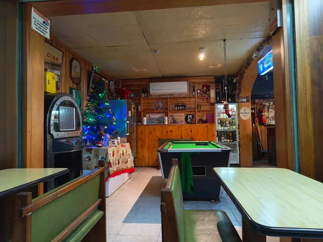 Jester Snack Bar, Pizzeria & Bottle Shop