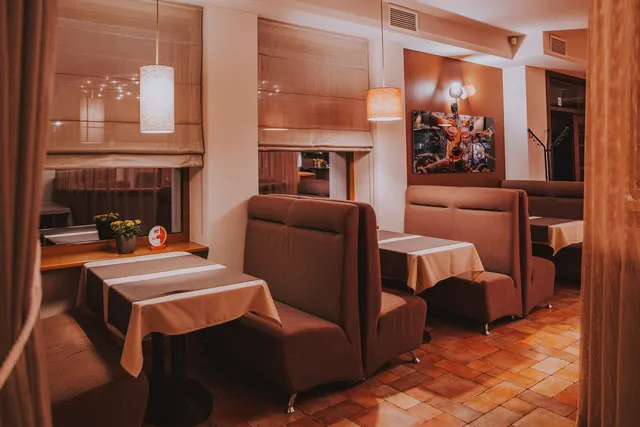 Restorāns - vīna bārs "4 Pēdas"