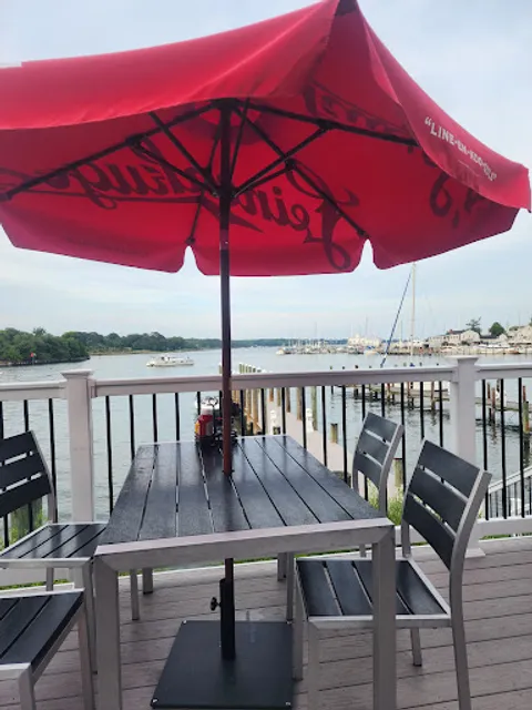 The Lighthouse Restaurant and Dockbar