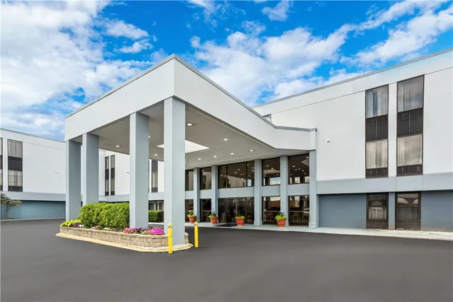 Spark by Hilton Des Plaines Chicago O'Hare