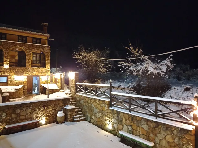 ARCHONTARIKI Mountain Suites