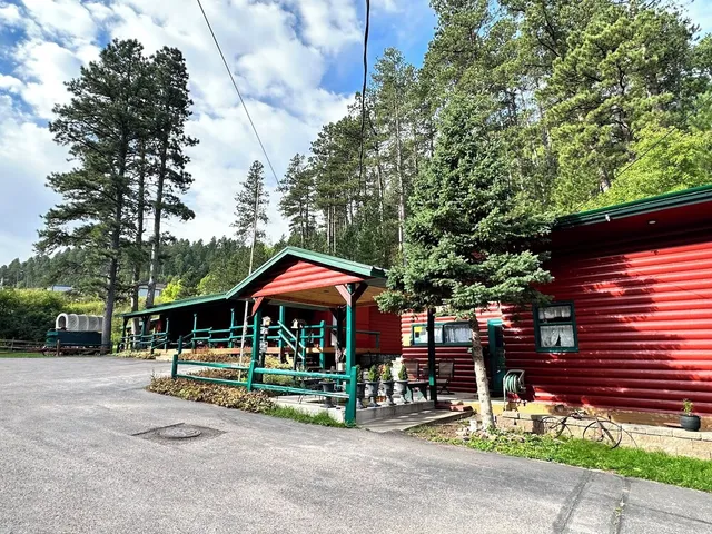 Ponderosa Pines Inn And Cabins