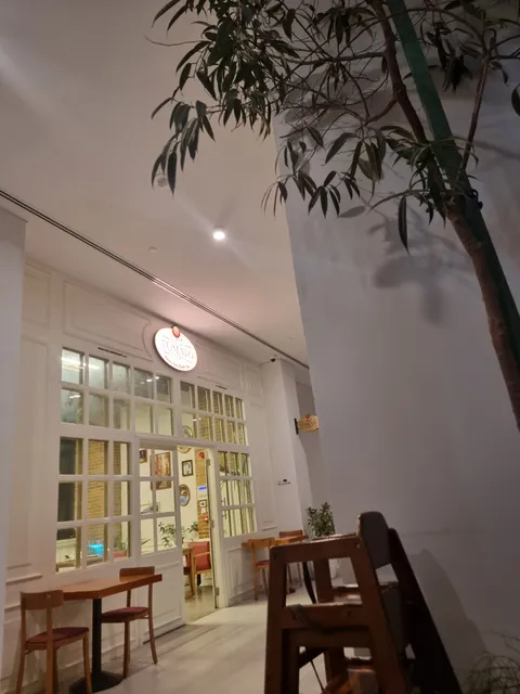 Red Tomato Pizza Restaurant