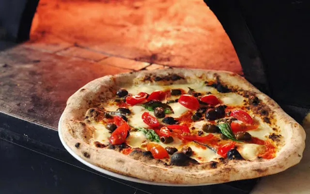 Apollo pizza and wings