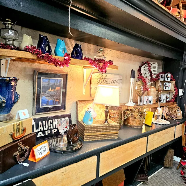 Treasure Cottage coffee, ice cream, antiques, and collectibles
