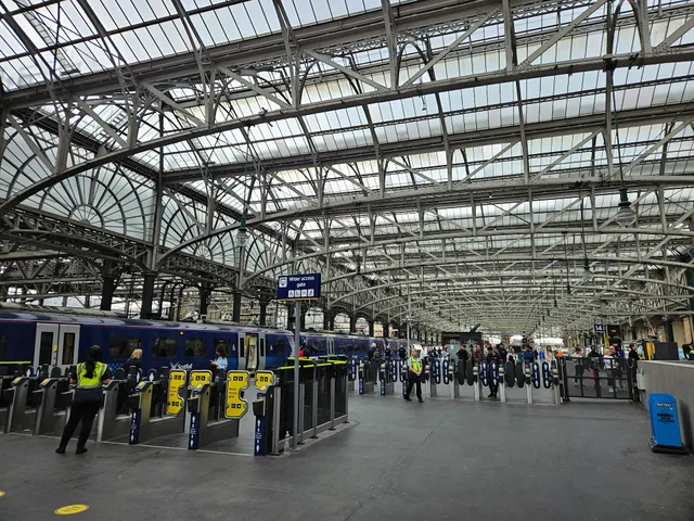 Glasgow Central Station SKYLINE Apartment with Parking (2 bedrooms, 2 bathrooms, 1 living room-Kitchen)