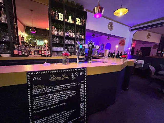 RESTAURANT LENS Piano Bar
