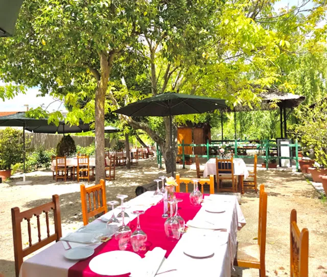 Restaurante-Granja Escuela El Castillo( Cuevas de Piñar)