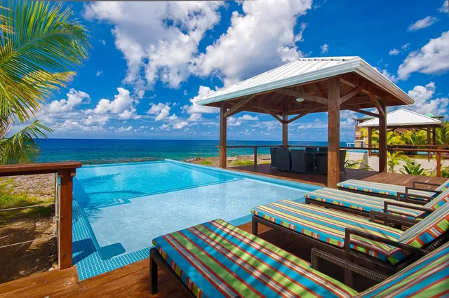 Vivaro Roatan - North House - South House - Oceanfront - Book Direct