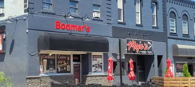 Boomer's Lounge