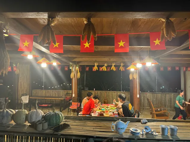 ÍNH LẢ.HOMESTAY.SON BÁ MƯỜI.