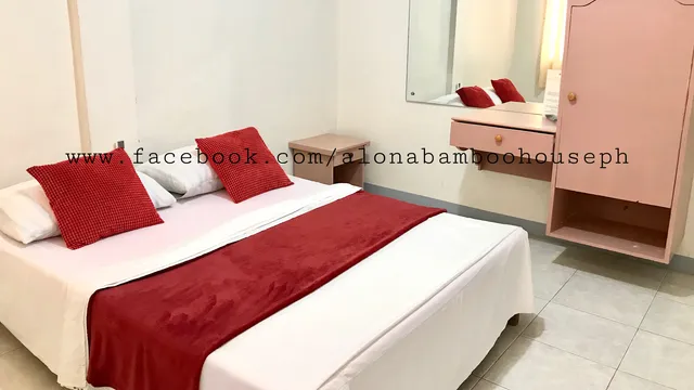 Alona Bamboo House Inn