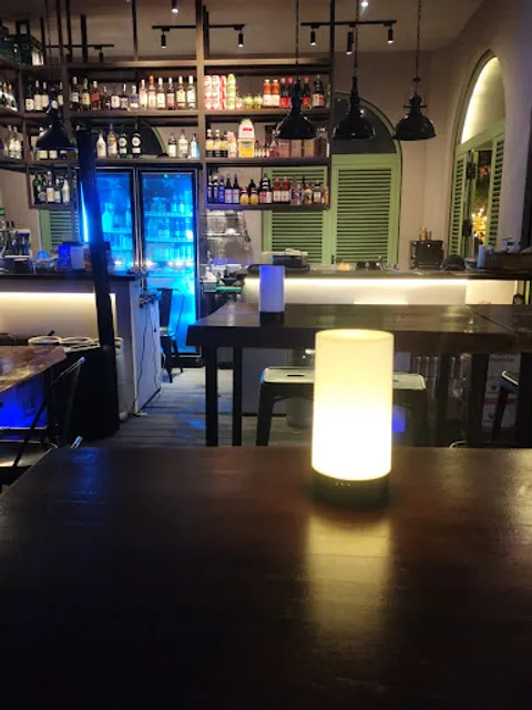 Giòn Bar