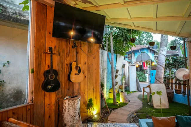 Anjoned Hostel & Cafe