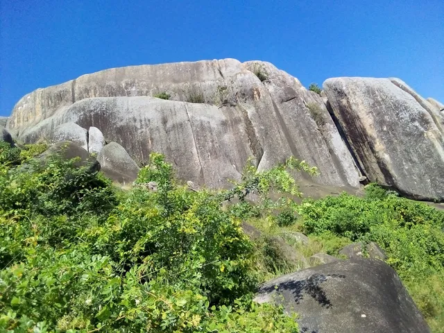 Jiwe Kuu - Dancing Rocks