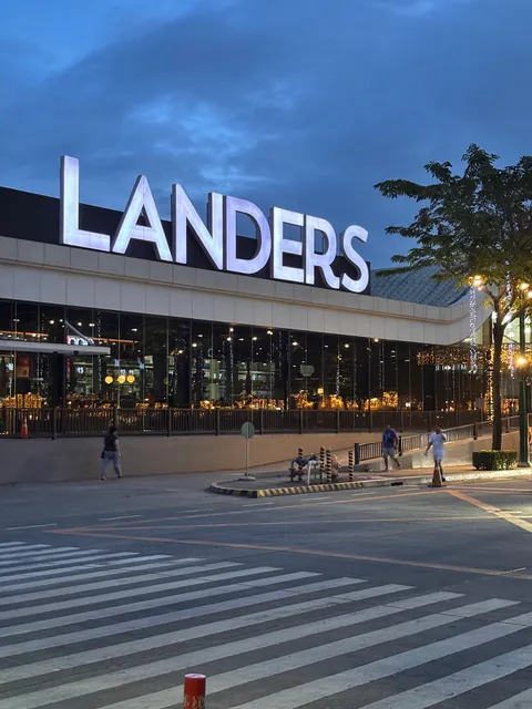 Landers Superstore Arcovia City