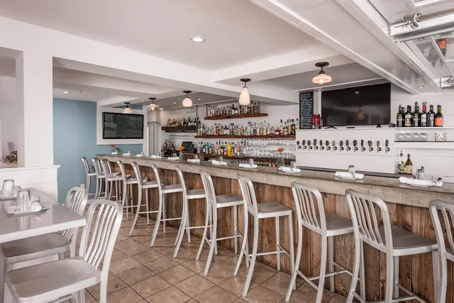 Stones Throw Hotel and Restaurant