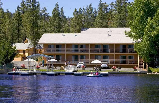 Big Bear LakeFront Lodge