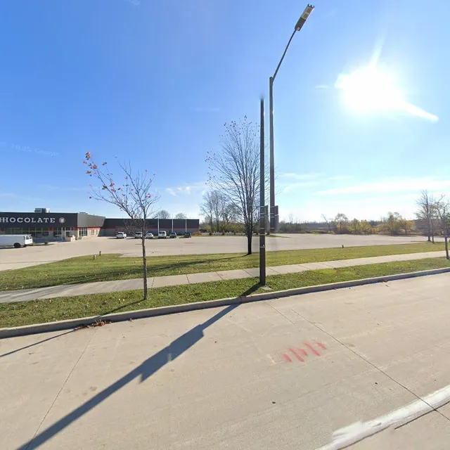 Hollander Chocolate Co. & Tulip Cafe