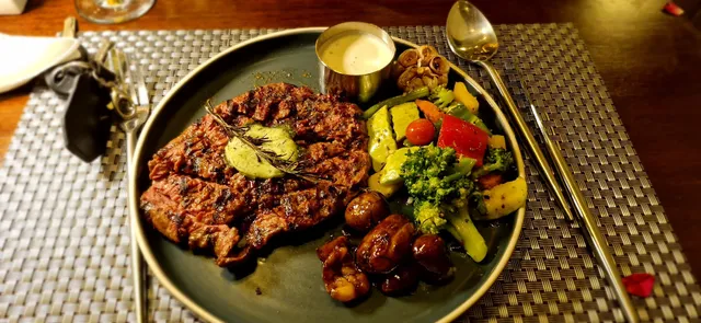 Nouba (Restaurant & Bar)